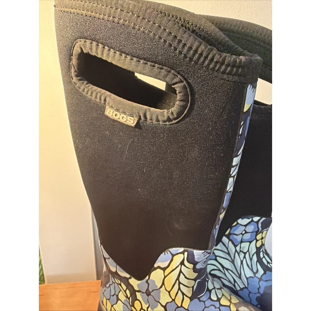 Bogs Women's Classic High Paisley Insulated Waterproof Boot Size 6